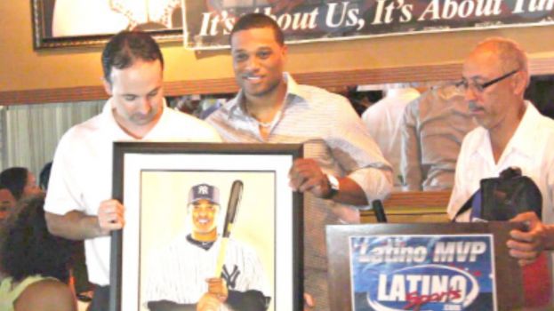 Robinson Cano Receiving Award from Latino Sports